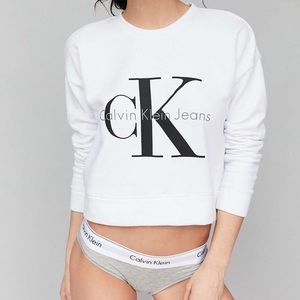 Calvin Klein Cropped Pullover Sweatshirt